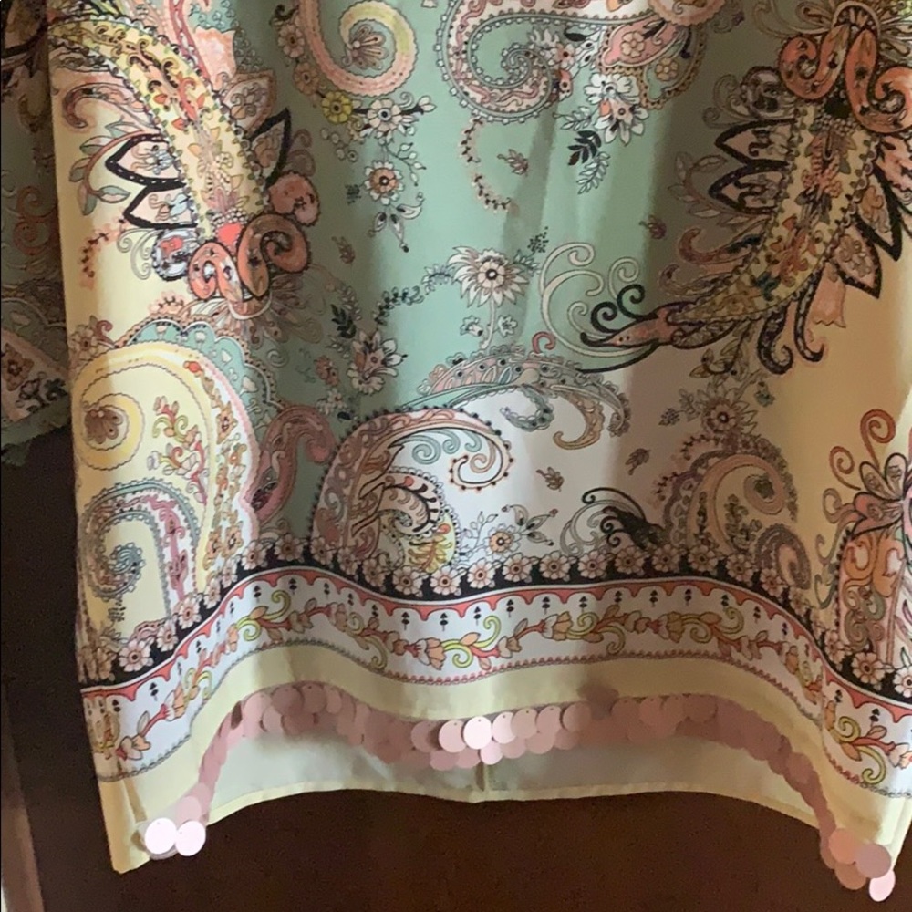 Blouses - Picture 2 of 3